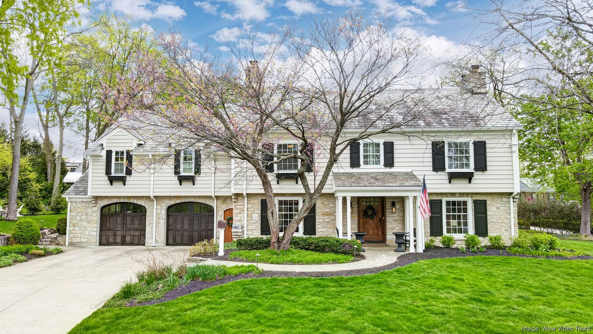 Centerhall Colonial listed for near1M in Oakwood Dayton Business