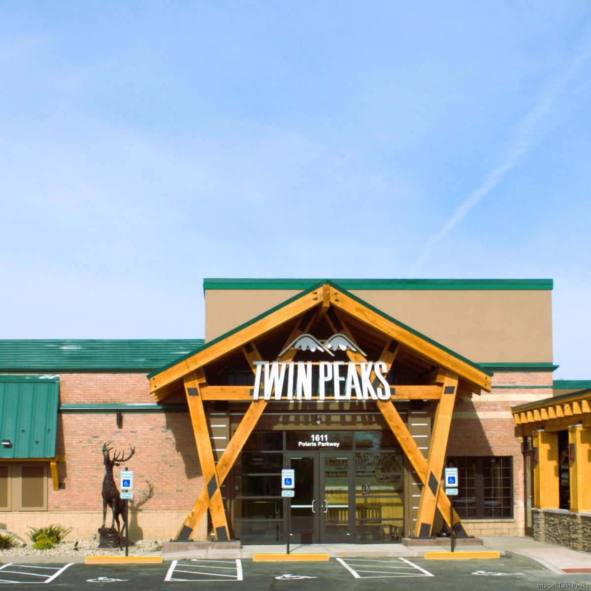 Twin Peaks arrives in Columbus, pub chain closes in Clintonville