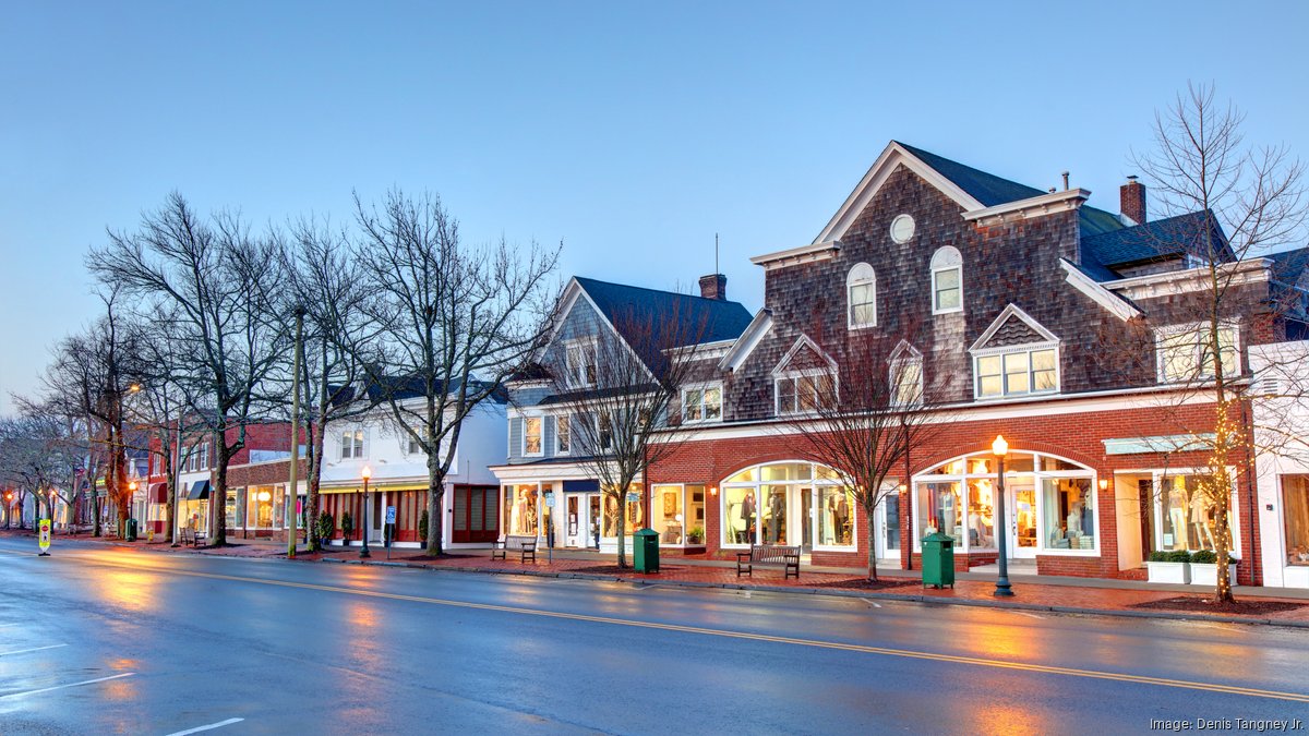 Will hopes for a yearround Hamptons community keep retailers? New