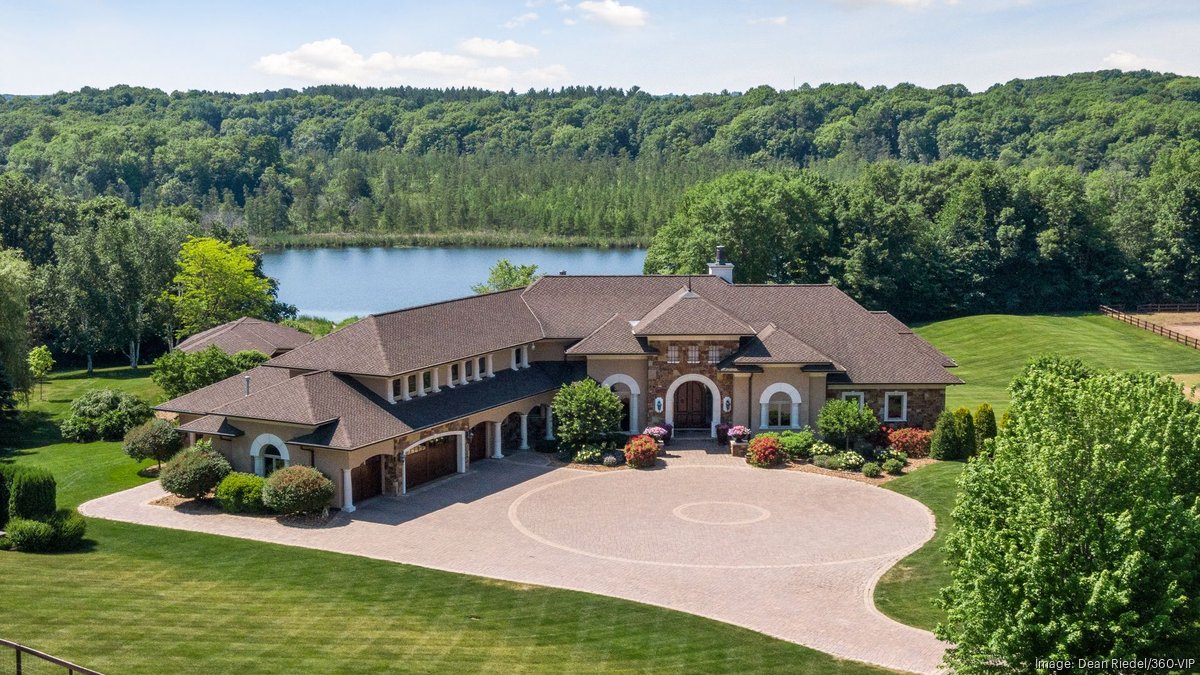 Medina estate on 10 acres lists for 3.9M Minneapolis / St. Paul