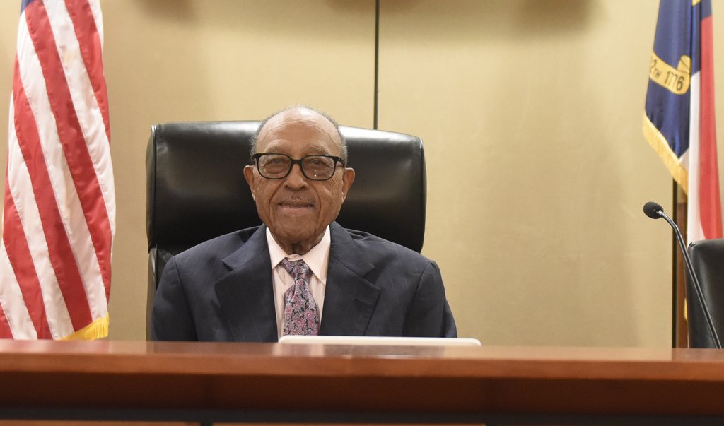 Jacksonville City Council gets surprise vote from Henry Aaron's son