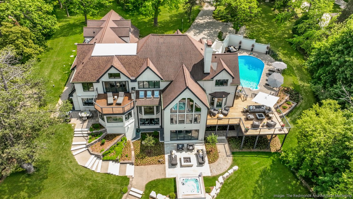 Former Bucks coach sells Waukesha County lakeside estate - Milwaukee ...