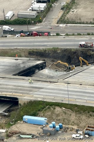 Temporary roadway over collapsed portion of I-95 in Philadelphia to ...