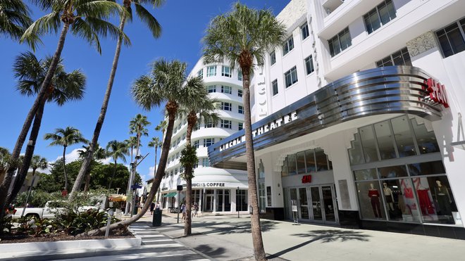 The Apple Store, Lincoln Road, Miami Beach., Kev Cook