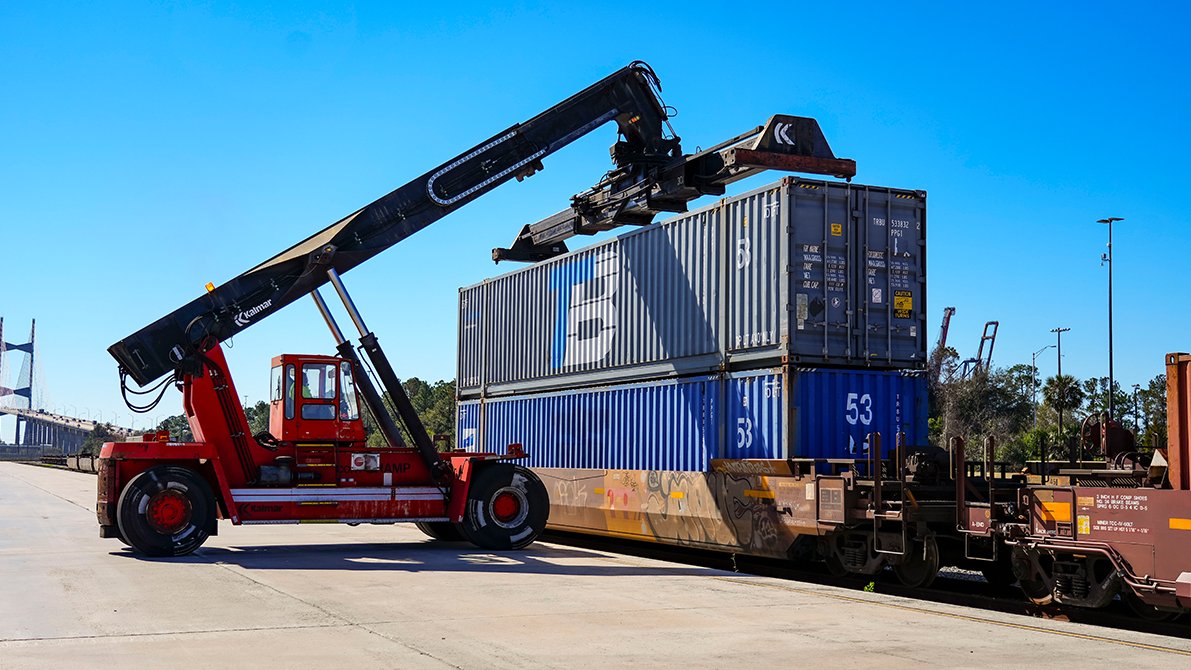 Trailer Bridge expands to Europe after award of U.S. Transportation