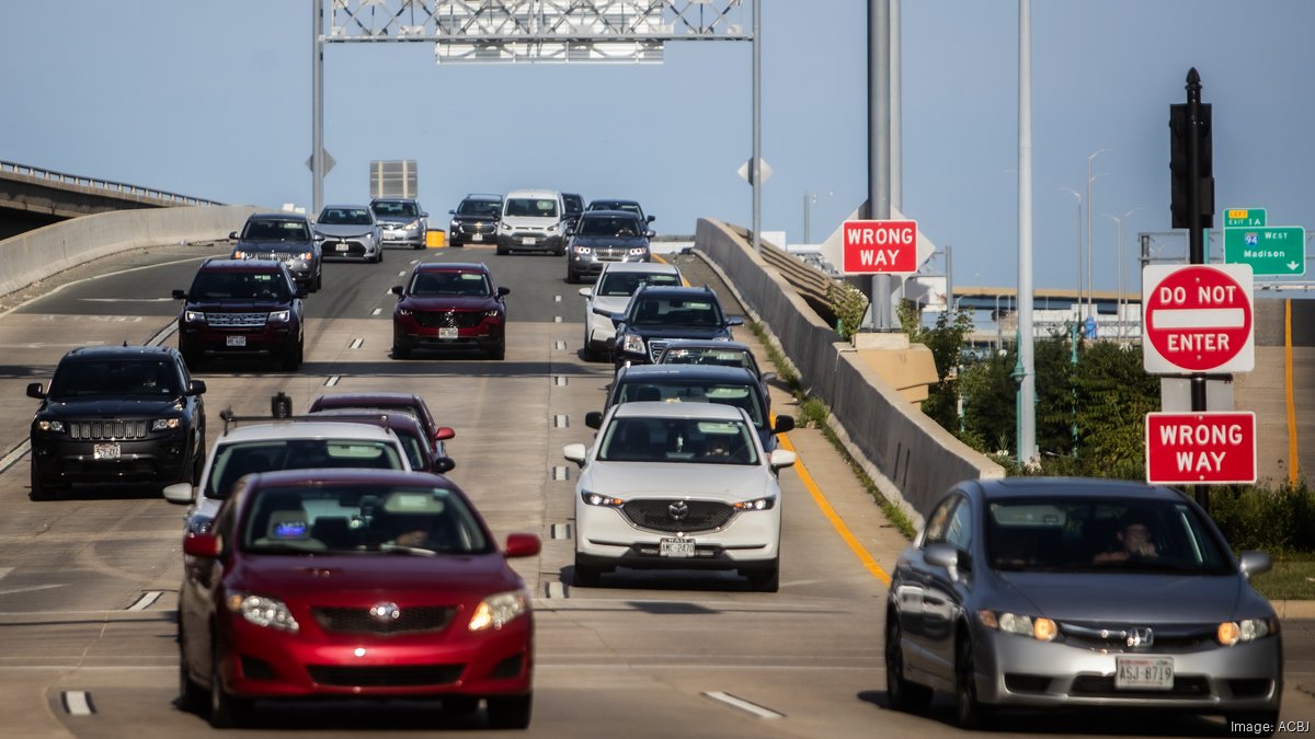Mayor shifts stance, backs rebuilding I-794 over removal