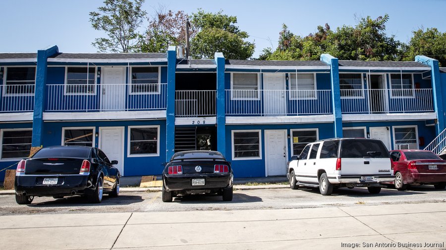 Mahncke Park apartment complex goes into foreclosure San Antonio