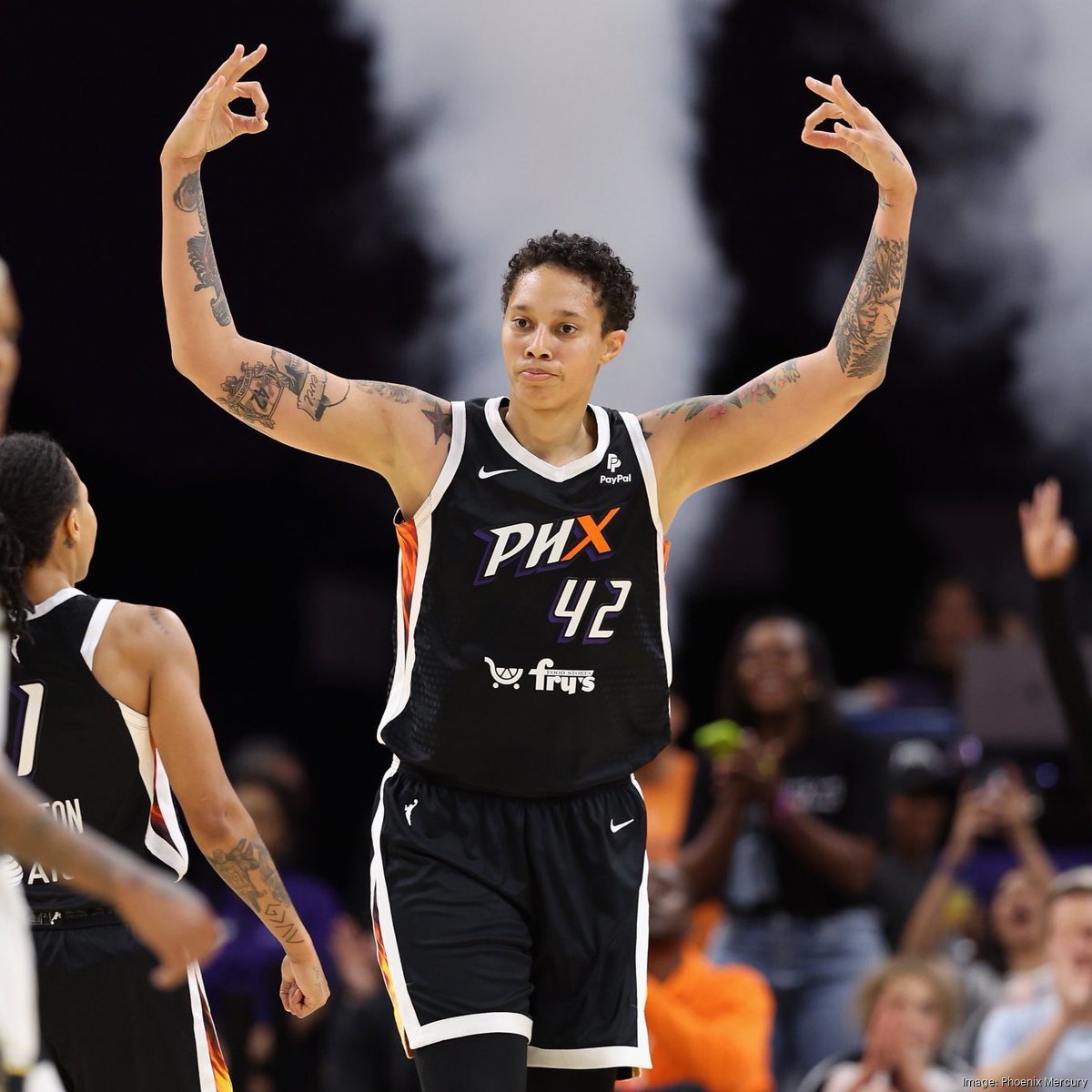 Brittney Griner re-signs with Phoenix Mercury for 2023 season