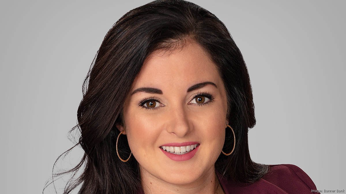 40 Under 40 2023 Shannon Mitchell of Banner Bank Portland Business