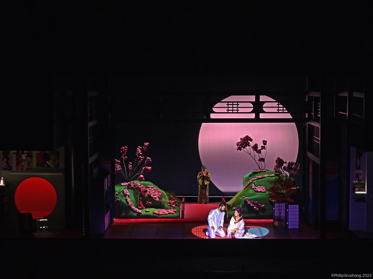 Madame Butterfly' dazzles as Virtual Reality fantasy - Cincinnati Business  Courier
