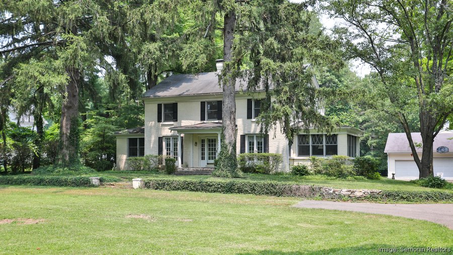 Pewee Valley home, with carriage house, on market for 1.3M (PHOTOS