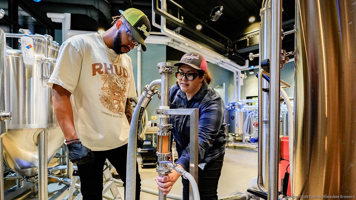 Milwaukee Brewers pitcher taps brewing skills to make beer at American Family Field