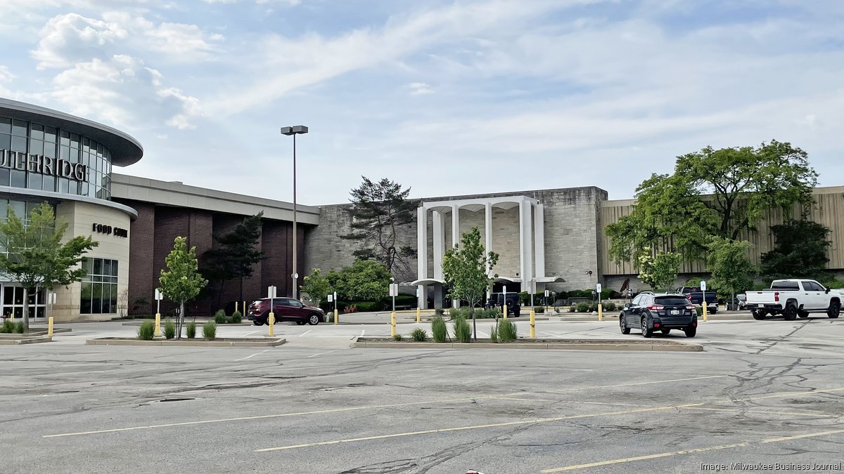 Greendale tried to lure Target to Southridge Mall's Boston Store