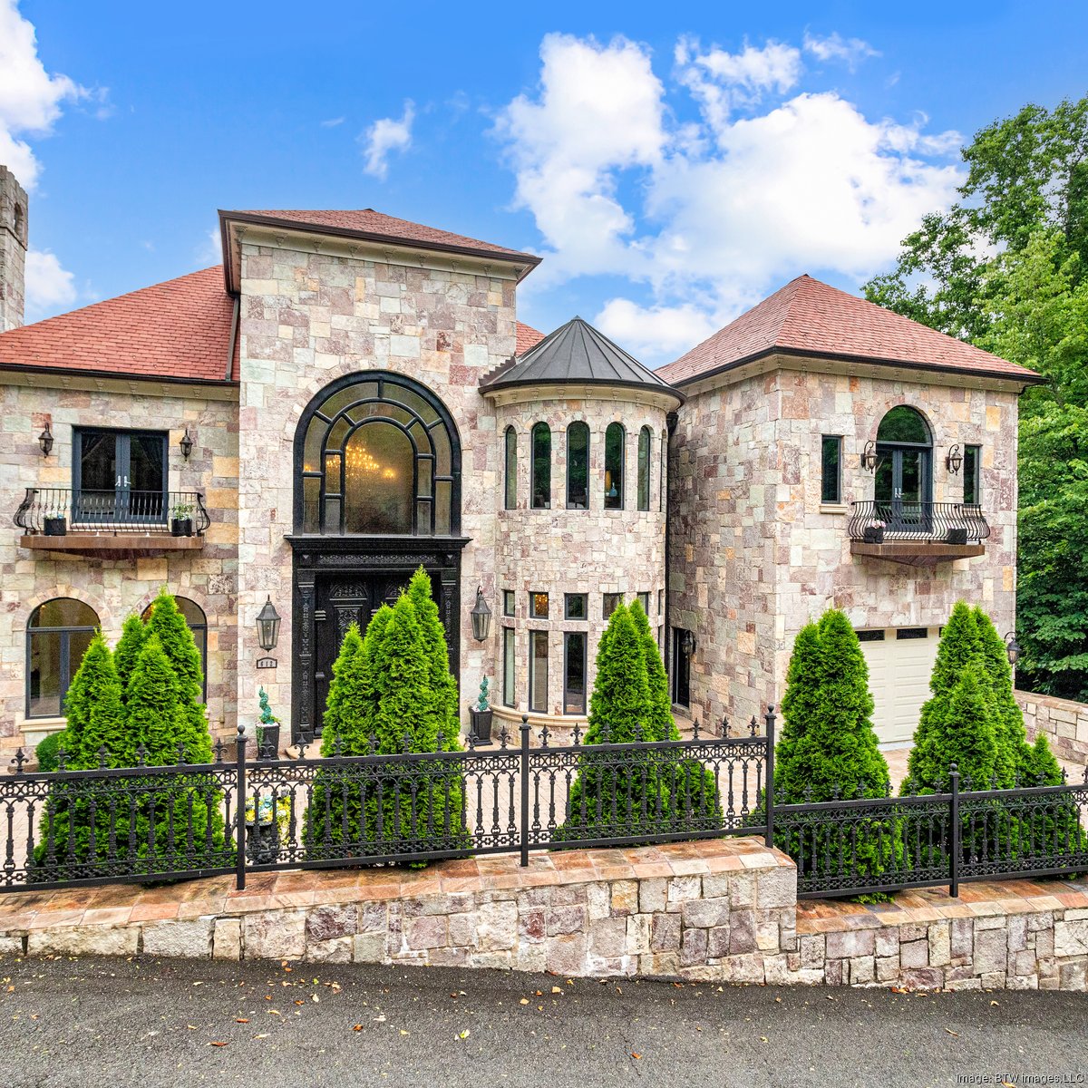 LOOK: Commanders owner Dan Snyder lists insane $49 million D.C.-area  mansion for sale 