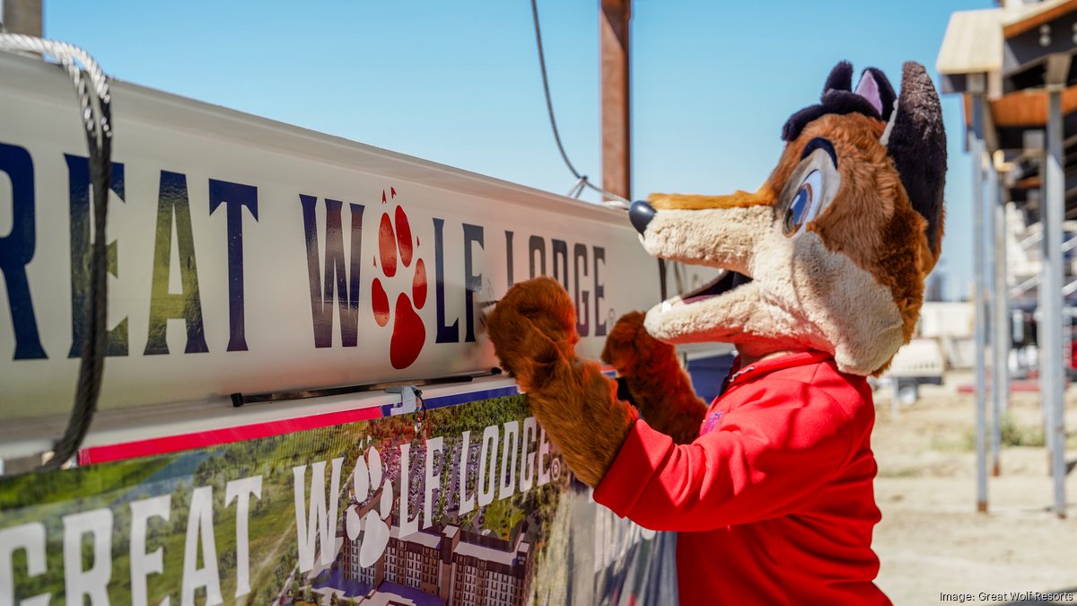 Great Wolf Lodge in Webster tops out, opens reservations - Houston