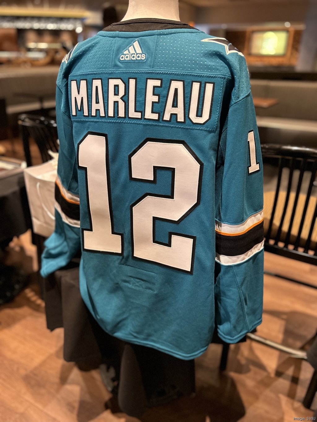 SJ Sharks NHL Woman's Large Jersey for Sale in Portland, OR