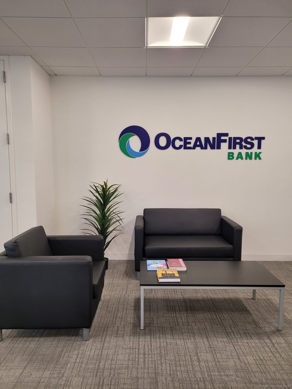 OceanFirst扩大在波士顿的业务，并任命约翰·巴罗斯加入董事会