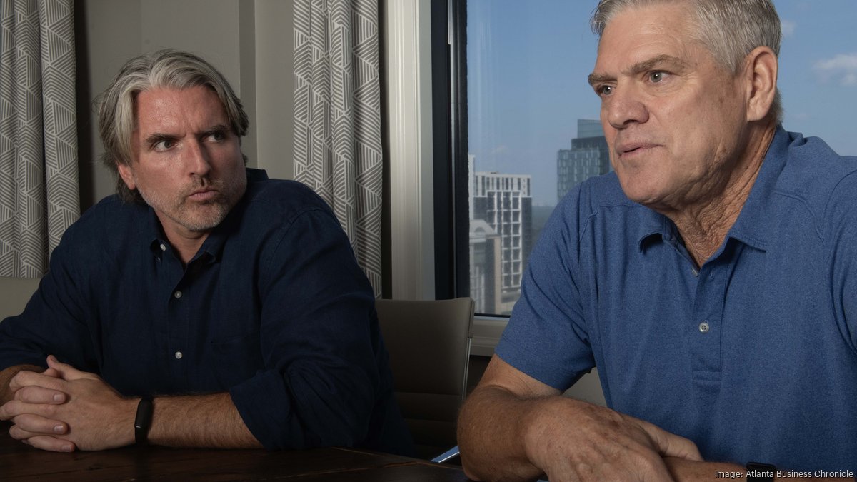 Former Atlanta Braves' Dale Murphy, right, and Braves first