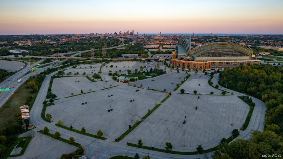 Aerial photo of Miller Park under construction, adjacent to