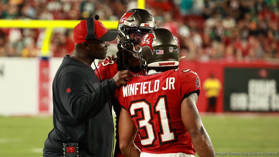 Tampa Bay Buccaneers drop first game of season on Monday Night