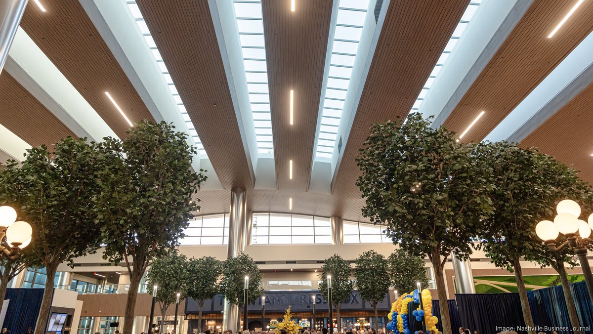 Airport seeks credit card competition for new passenger lounge