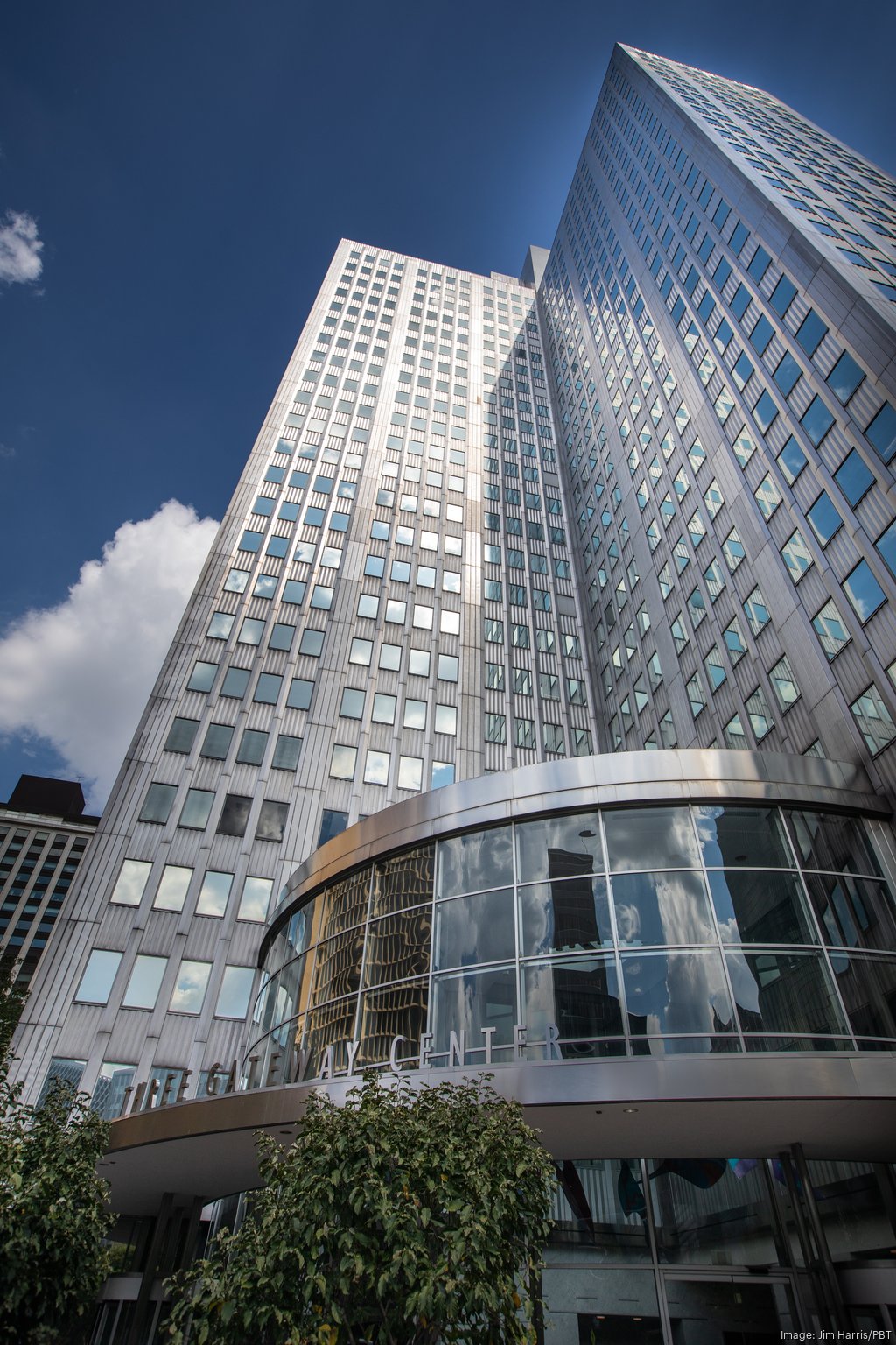 Hertz Investment Group to list Three Gateway Center for sale with