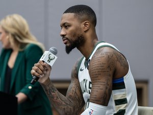 100123 Milwaukee Bucks Media Day