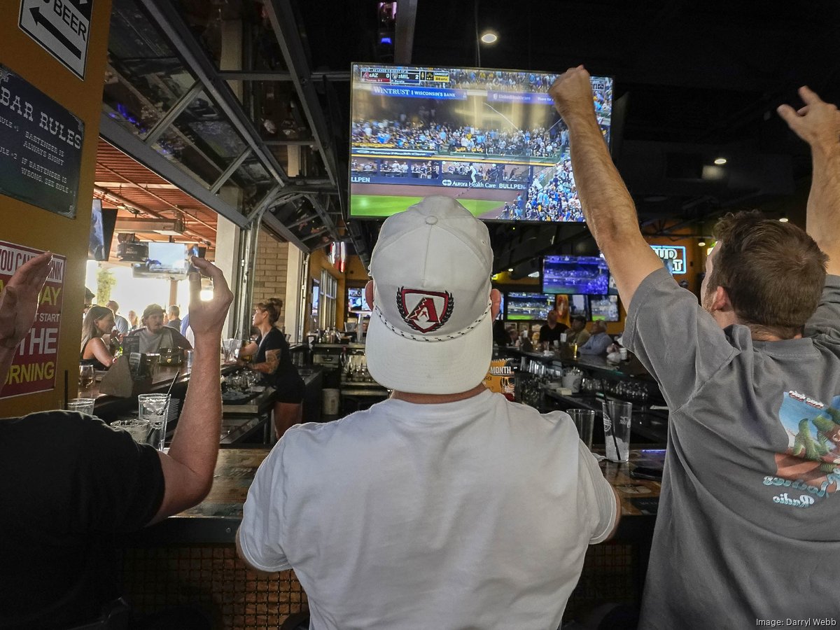 Arizona Diamondbacks - Fans collect their D-backs Beat L.A. T-shirts.