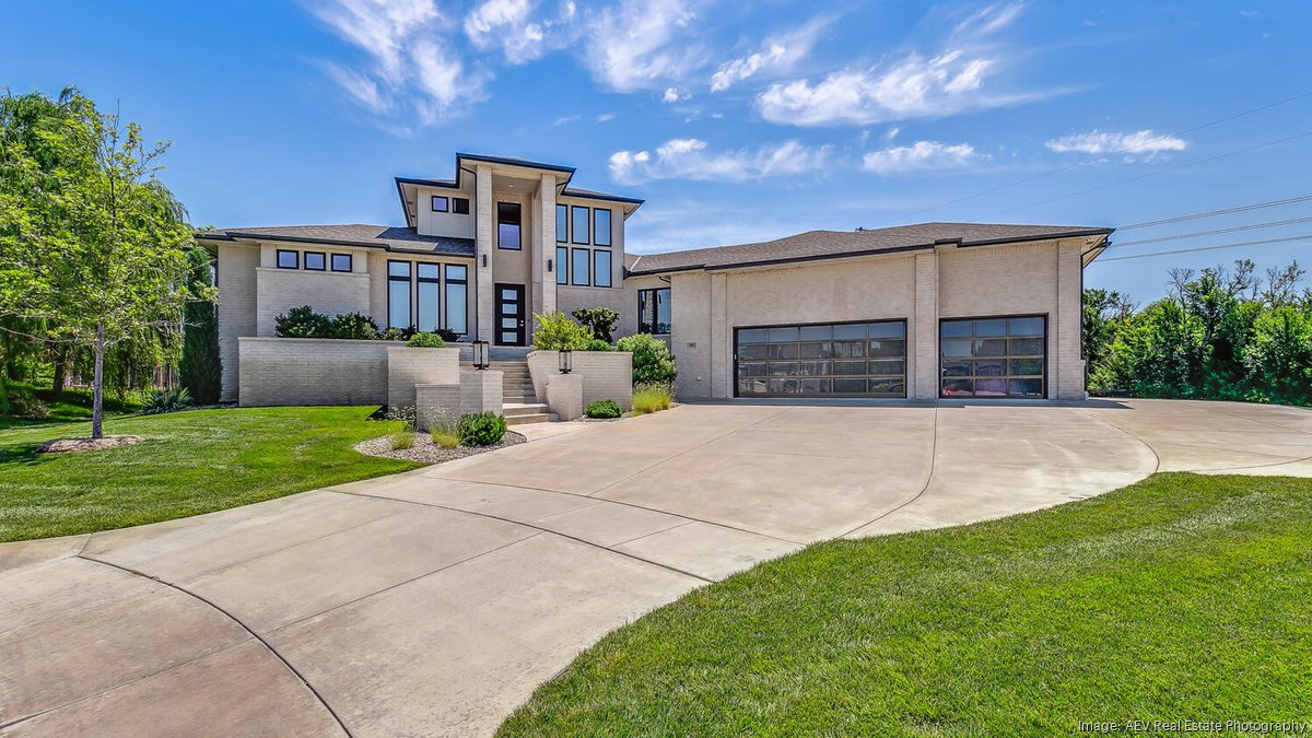 1 3 Million East Wichita Home With Large Garage Up For Sale Wichita   Open Houses1802 N Burning Tree Cirfront*1200xx1500 844 0 78 