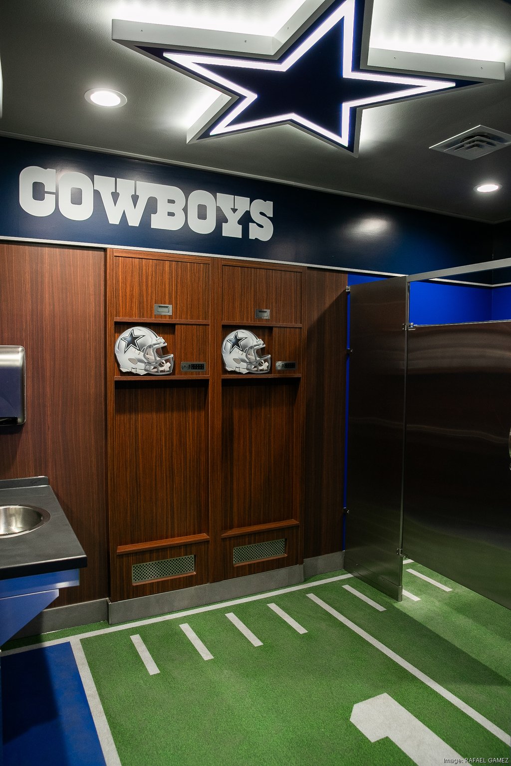 Here's the Cowboys locker room and - FOX6 News Milwaukee