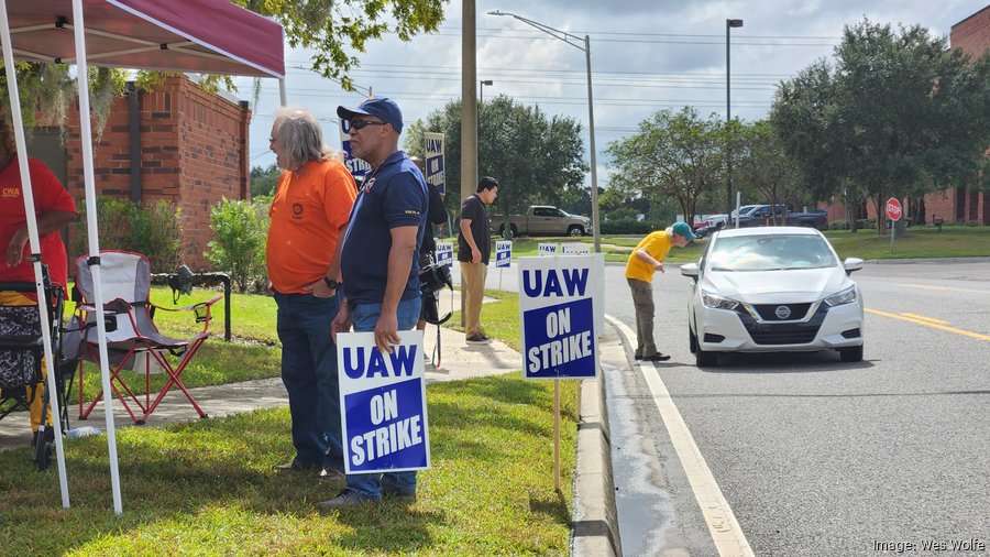 UAW locals reach agreements with Mack; master contract unresolved