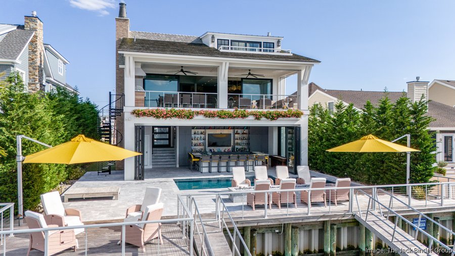 Avalon home with 'single best bar on Seven Mile Island' lists for 11