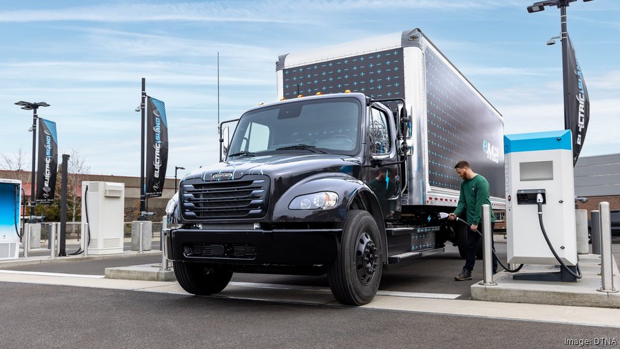 Daimler begins Freightliner eM2 electric truck production in Portland ...