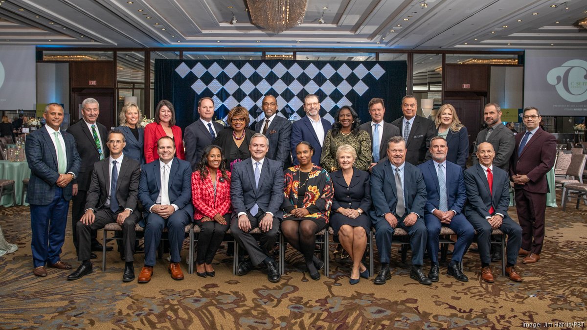 2023 C-Suite Awards获奖者在活动中受到PBT的表彰（照片）- 《匹兹堡商业时报》