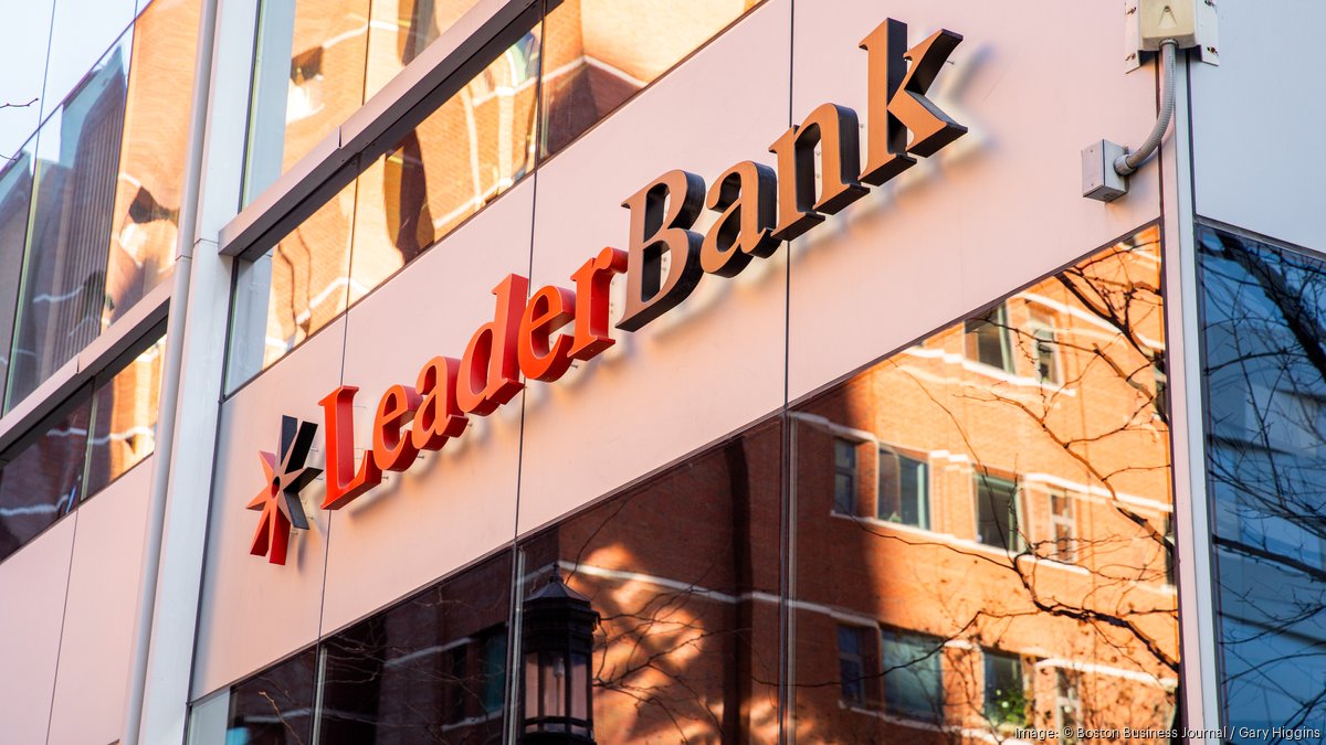 Leader Bank lures private-banking team from larger rival