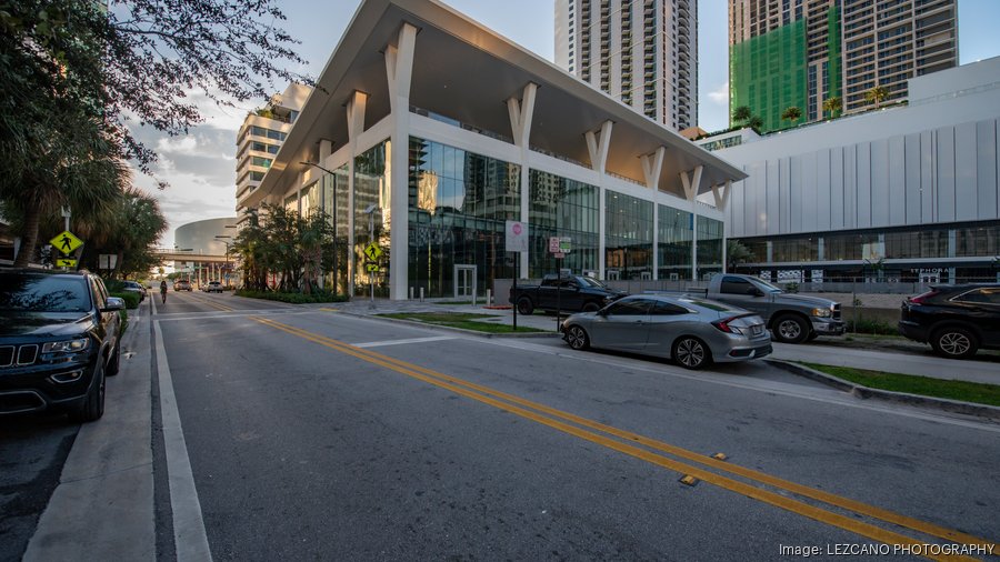 Opening at Miami Worldcenter: El Vecino