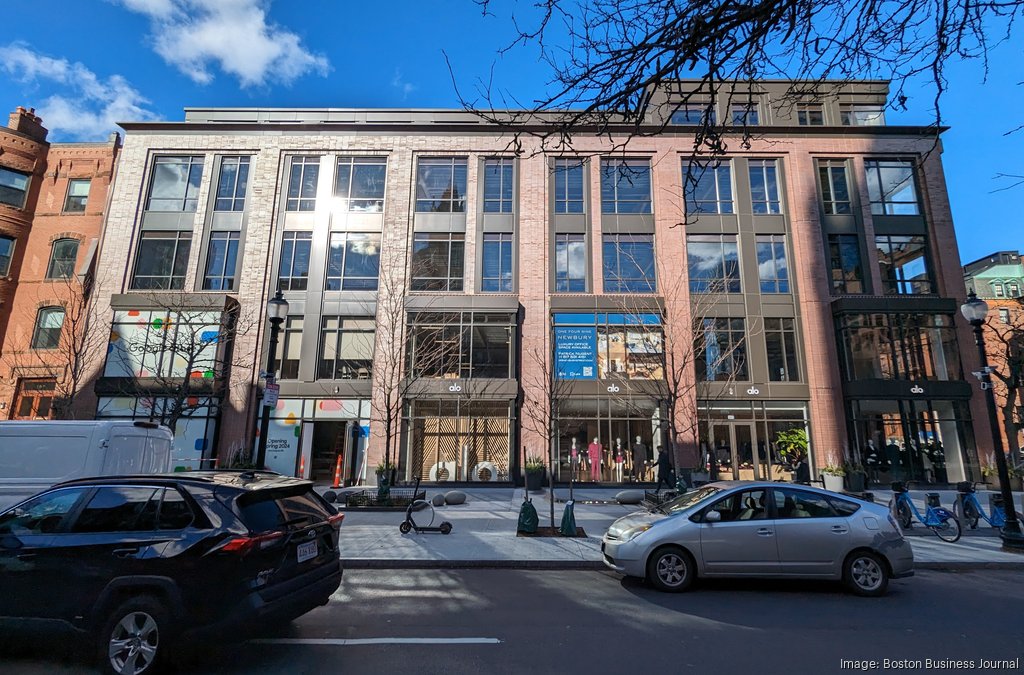 Alo Yoga is opening soon in a rare new-construction building on Newbury Street, at the former of Dartmouth Street. It'll be the company's third Boston location, following one in the Seaport and another at the Prudential Center.