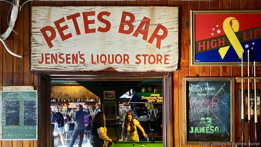 Pete's Bar in Neptune Beach opens the White House banquet space