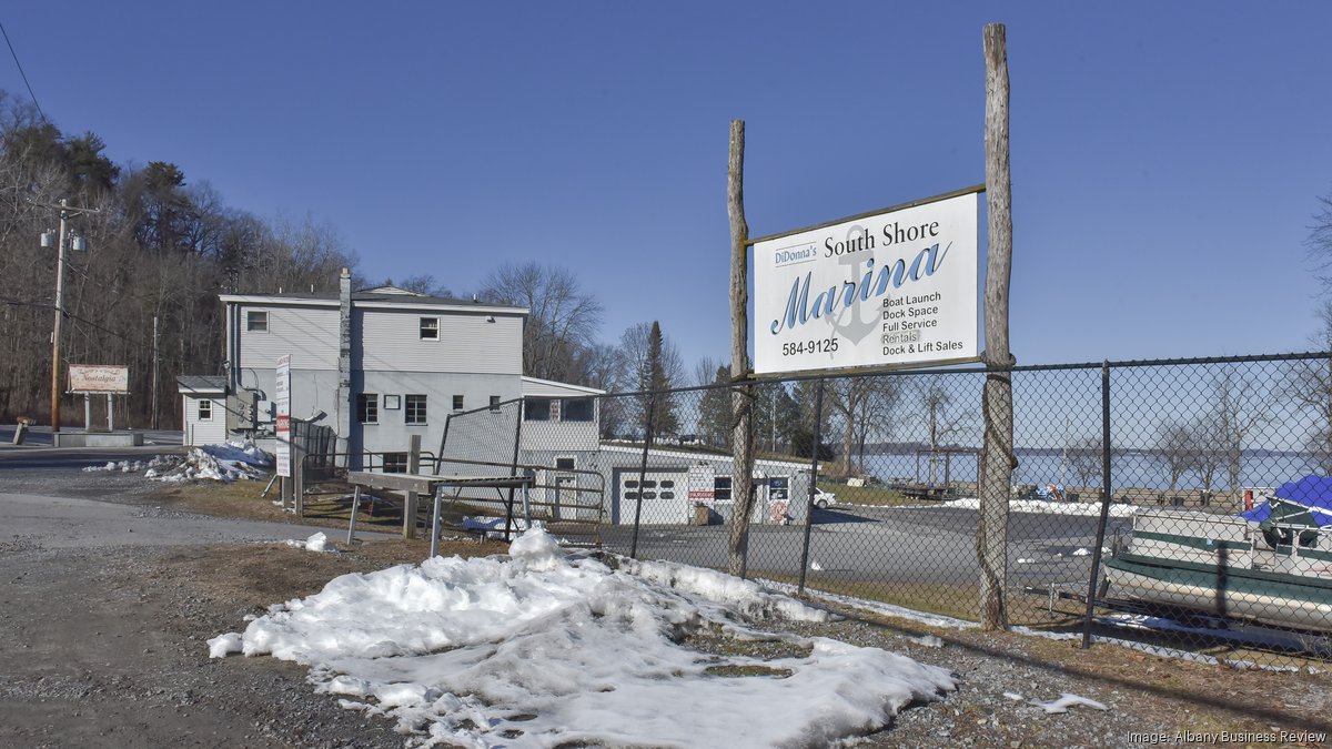 South Shore Marina, Nostalgia Ale House & Wine Bar on Saratoga Lake