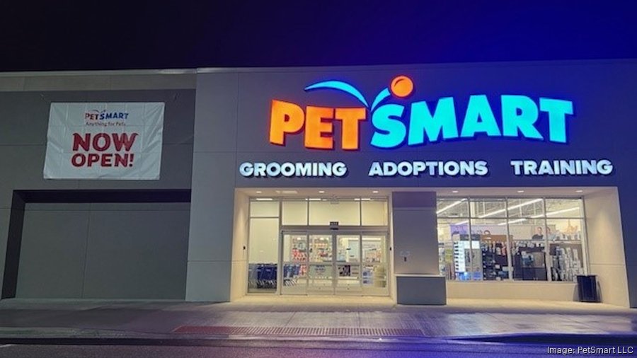 Petsmart near outlet me open now