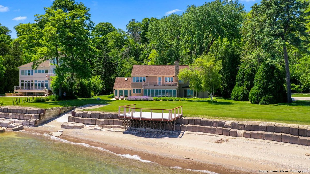 Lakeside home with hot tub on Fox Point's Beach Drive lists for 2.6M