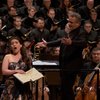 レビュー：ルイ・ラングレが崇高な「アイン・ドイチェス・レクイエム」でCSO、五月祭合唱団を率いる