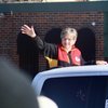 カンザス州知事ローラ・ケリー、ミズ​​ーリ州からカンザスシティ・チーフスとロイヤルズを引き抜く法案に署名