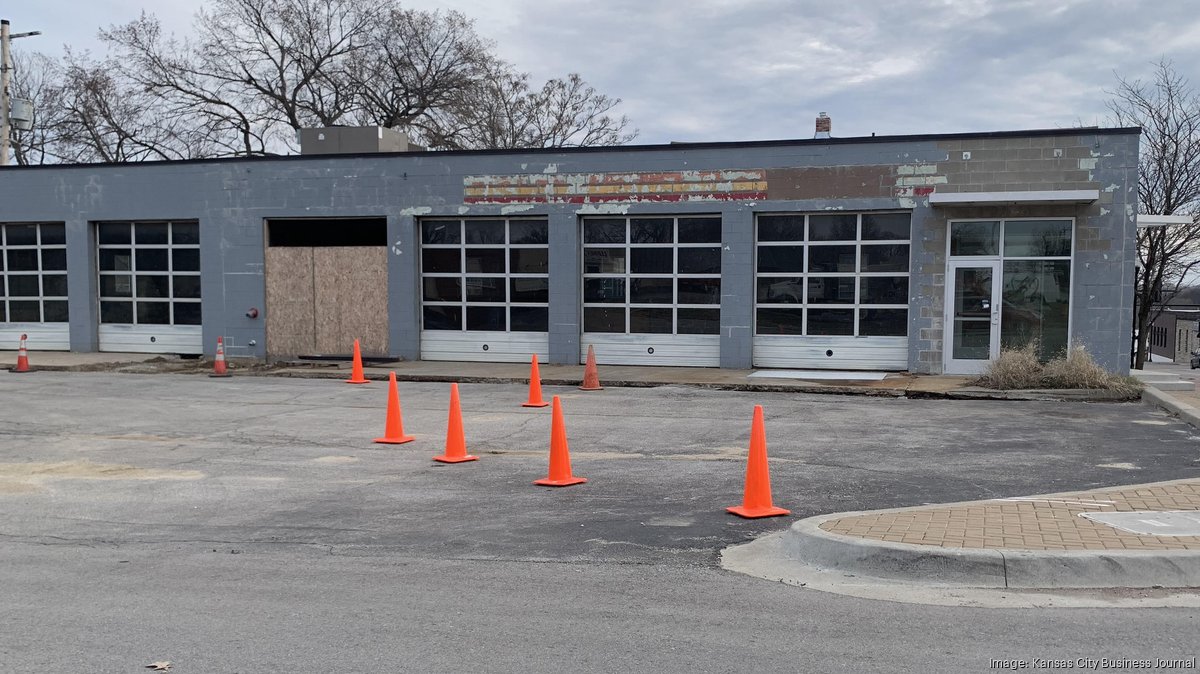 Former downtown Shawnee auto repair shop could a bar/restaurant