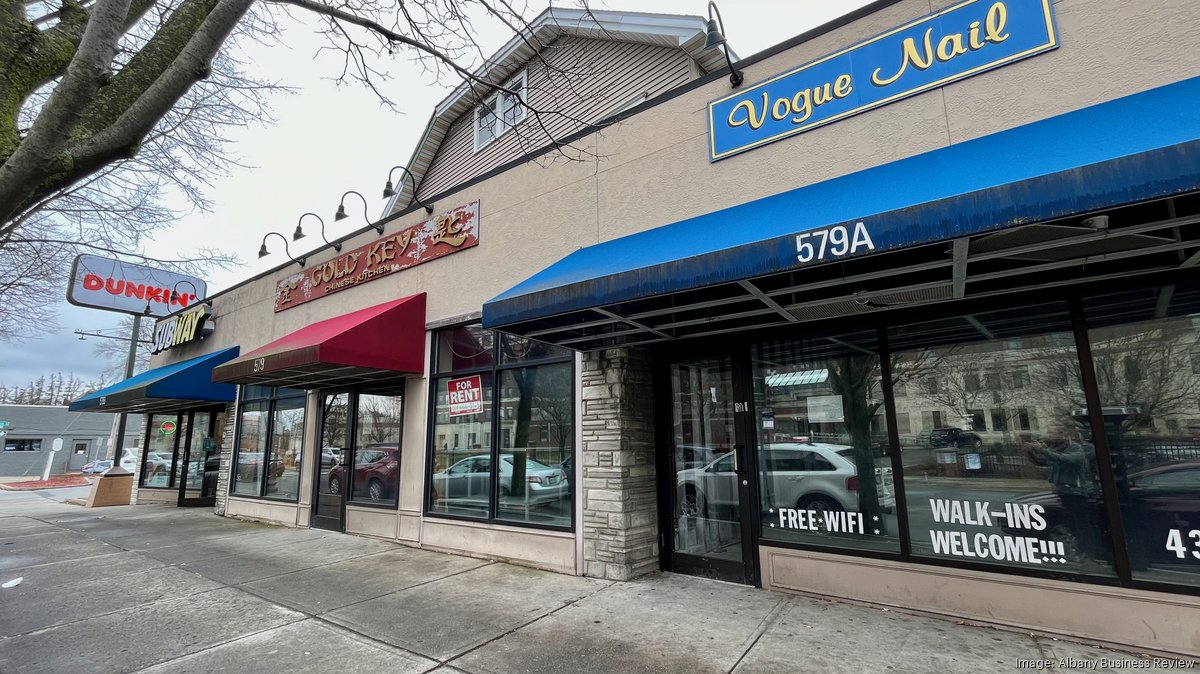 Retail building with restaurant space near St. Peter's Hospital in