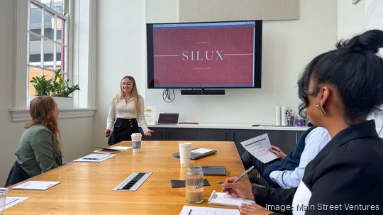 Tatem Lindner pitching Silux 1