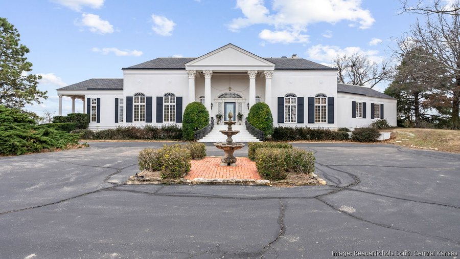 For sale East Wichita house on 82 acres up for auction (PHOTOS