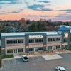 Dimensional Innovations が新しい Shamrock Roofing 本社にカスタム看板を設置