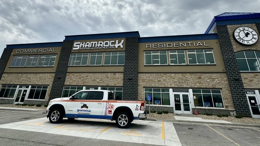 Dimensional Innovations installs custom signage for new Shamrock