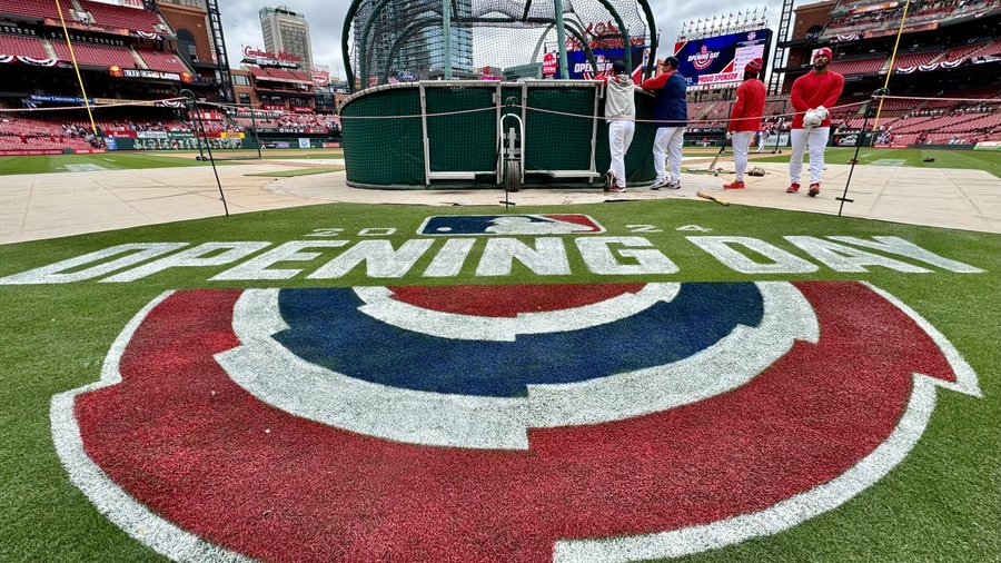 Chilly day doesn't dampen opening day crowds for St. Louis Cardinals